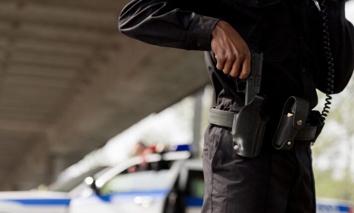 Polícia irlandesa terá patrulhamento armado no centro de Dublin após onda de crimes