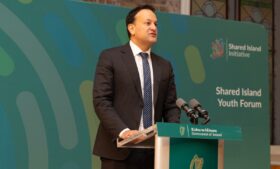 Primeiro-ministro irlandês quer melhorar comunicação sobre migração e asilo na Irlanda