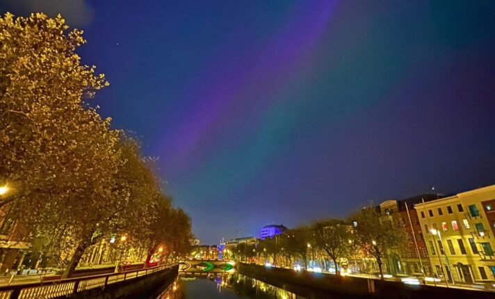 Aurora Boreal surpreende e aparece em pleno centro de Dublin, na Irlanda