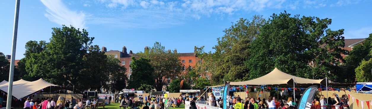 Festival de literatura leva food trucks e pub a céu aberto no Merrion Square
