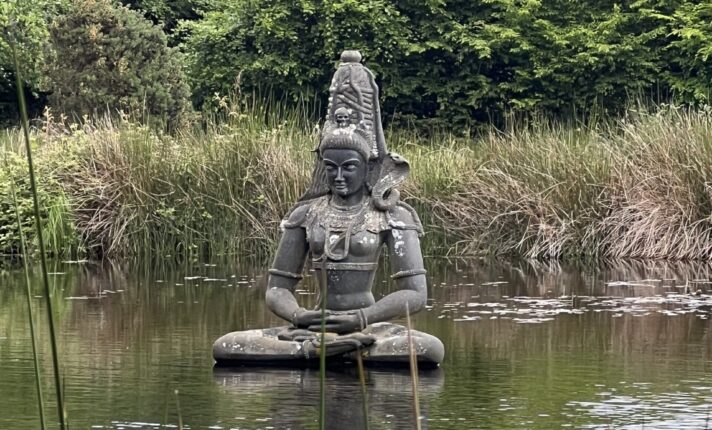 Refúgio de contemplação na Irlanda mistura natureza e arte em Wicklow