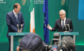 Governo irlandês pode reduzir número de vistos para estudantes de inglês, diz ministro