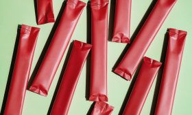 União Europeia vai banir sachês de ketchup e maionese a partir de agosto de 2026